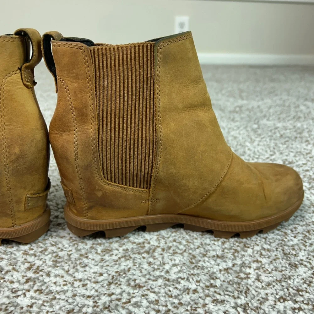 Sorel Boots Womens Size 8.5 Tan Casual Joan of Arctic Wedge II Chelsea Leather